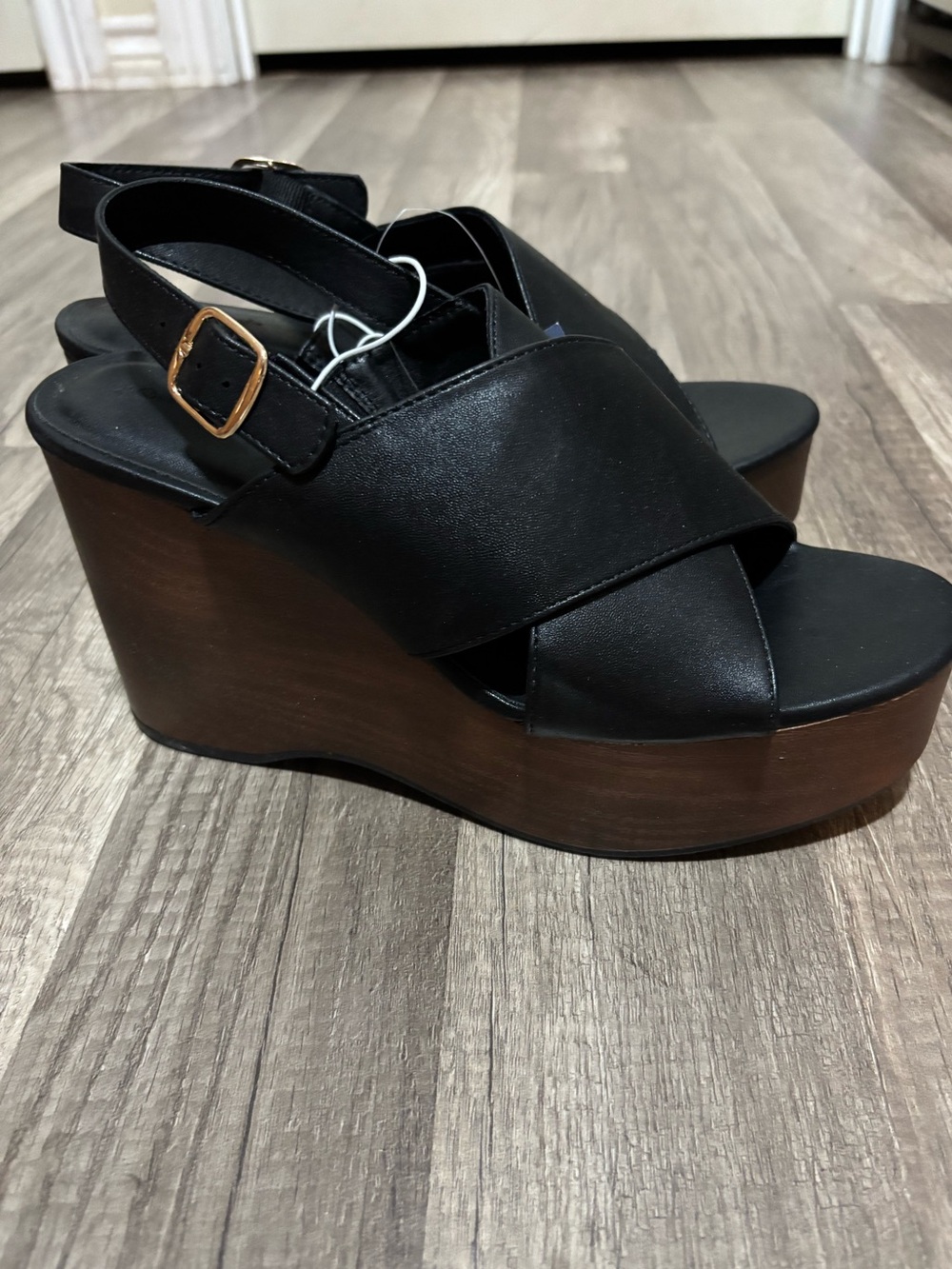 Universal Thread Womens Black Leather Cross-Strap Wedge Sandals NWT size 9.5
